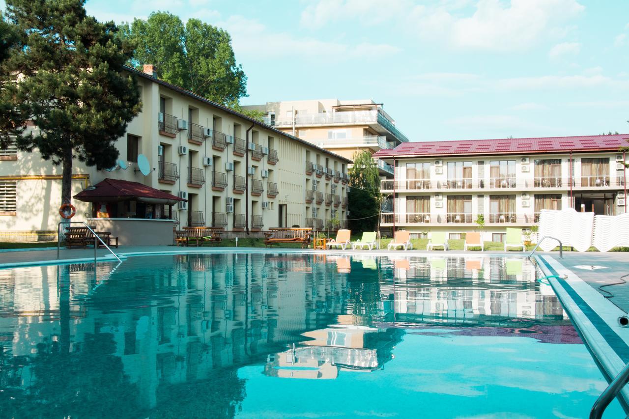 Q Hotel Нептун Экстерьер фото